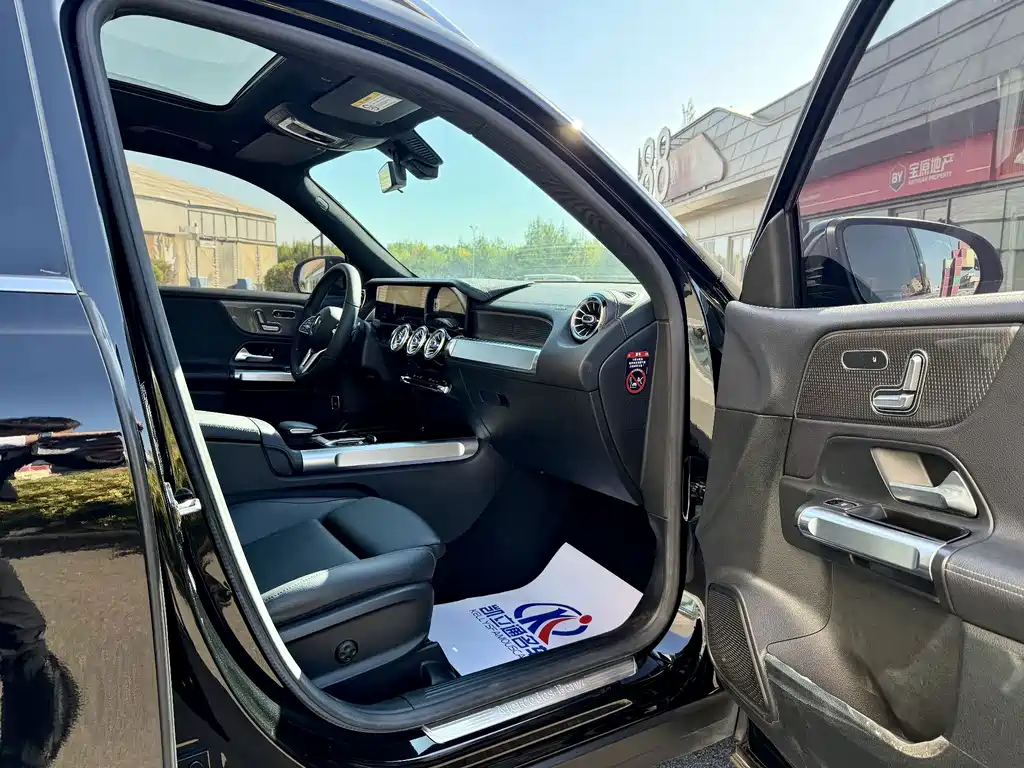 Mercedes-Benz GLB — миниатюра 13
