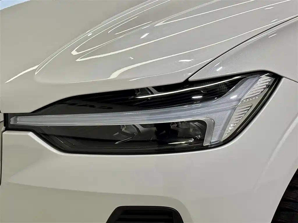 Volvo XC60 2025 B5 Luxury