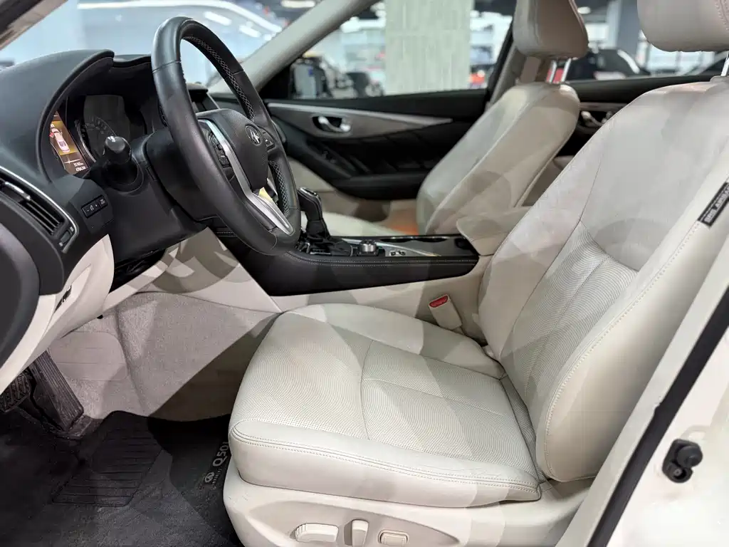 INFINITI Q50L