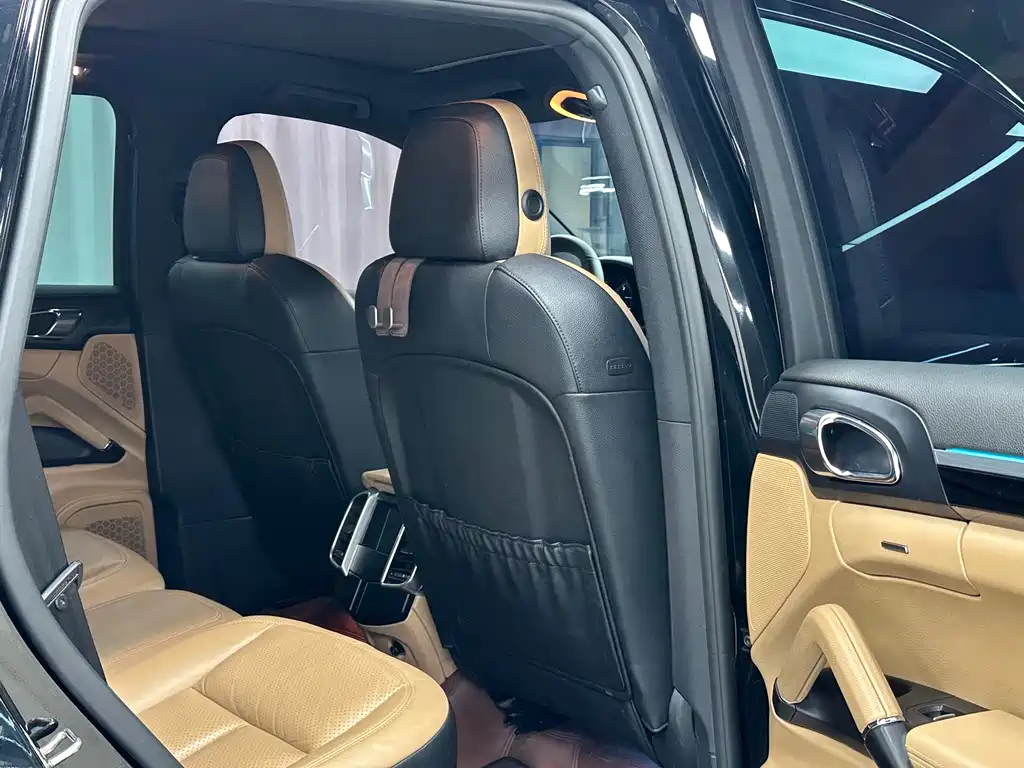 Porsche Cayenne — миниатюра 9