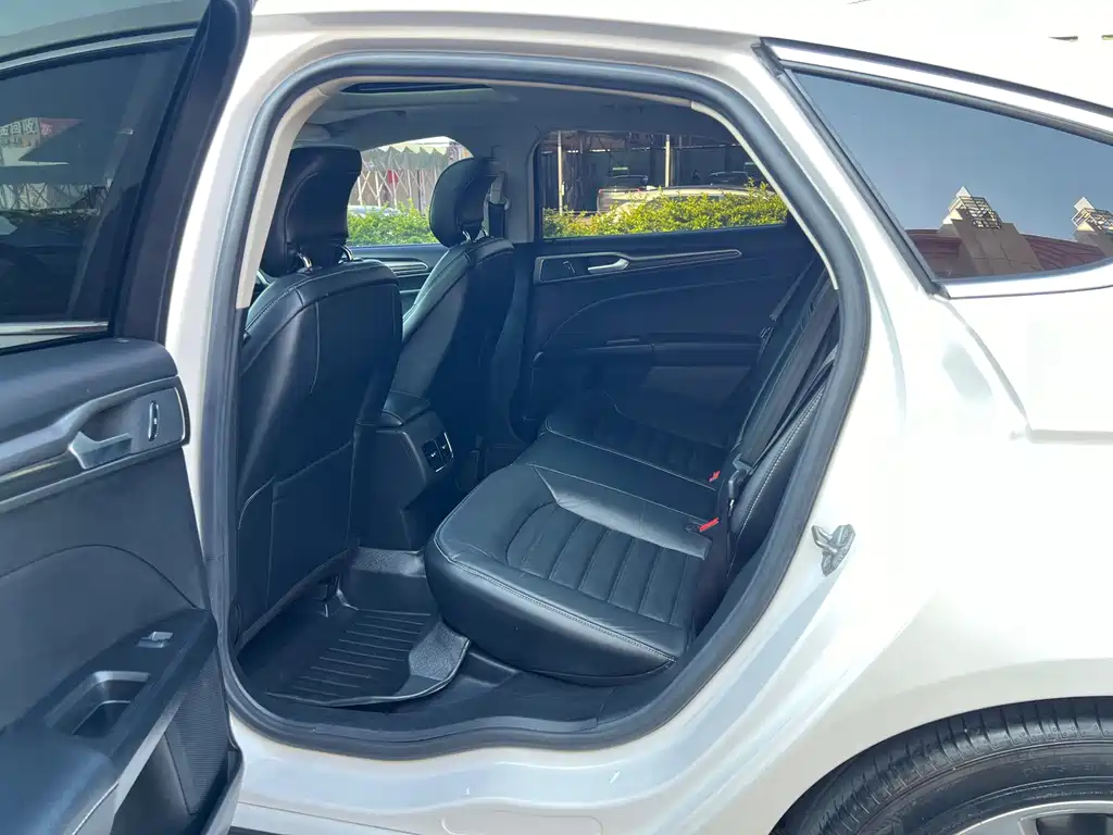 Ford Mondeo — миниатюра 10