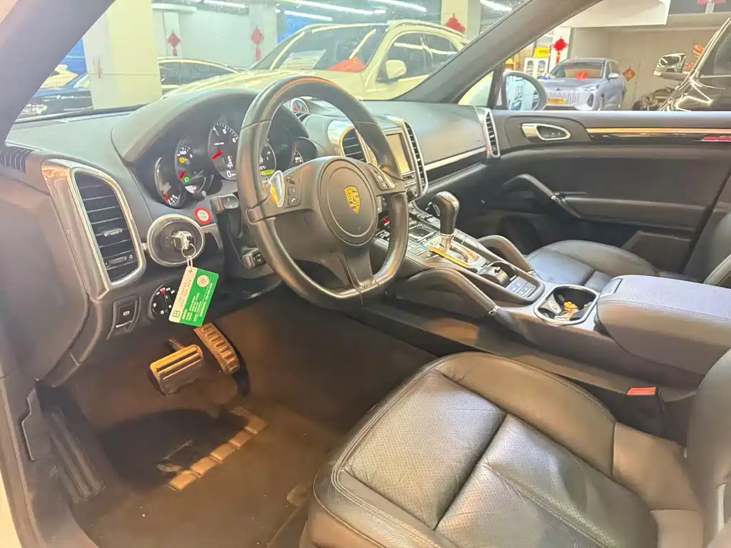 Porsche Cayenne — миниатюра 5