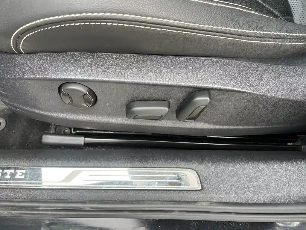 VOLKSWAGEN MAGOTAN GTE PLUG IN HYBRID