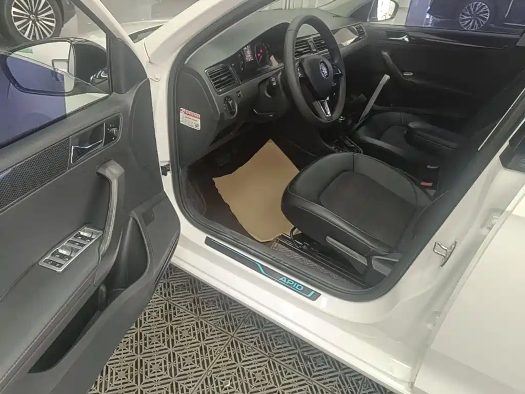 Skoda Rapid Spaceback — миниатюра 16