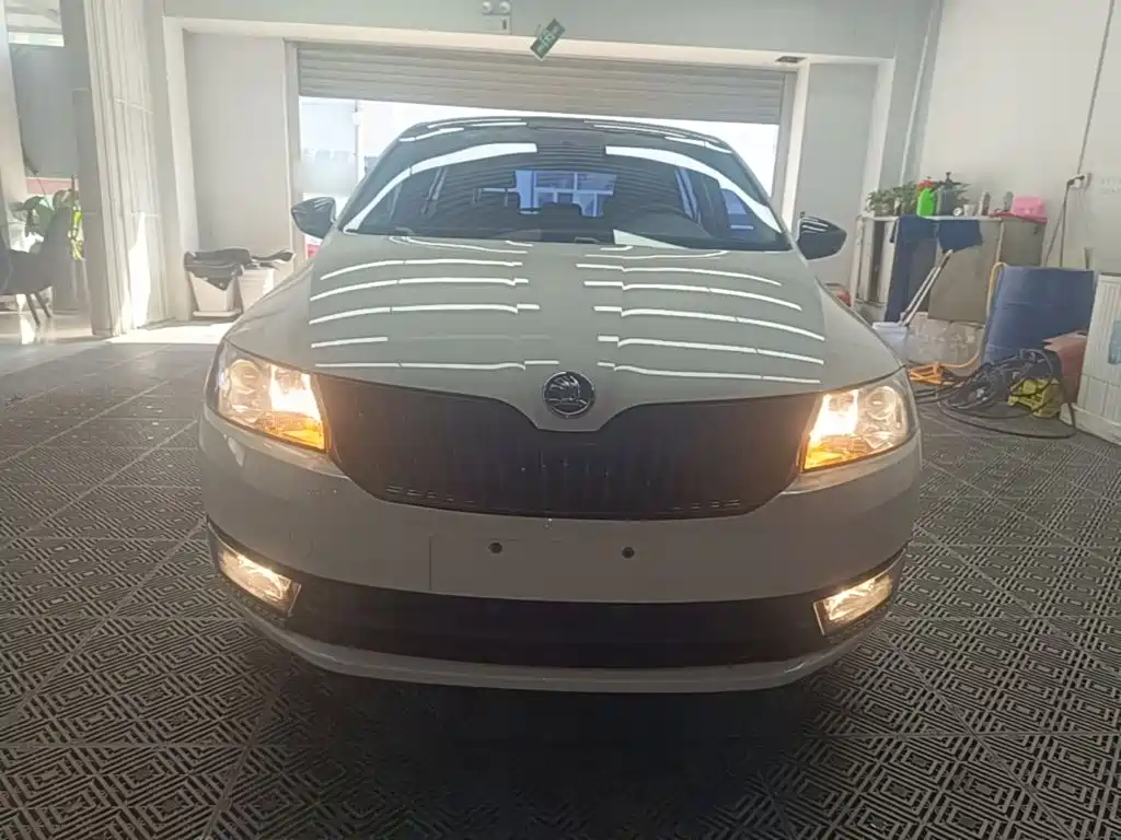 Skoda Rapid Spaceback — миниатюра 3