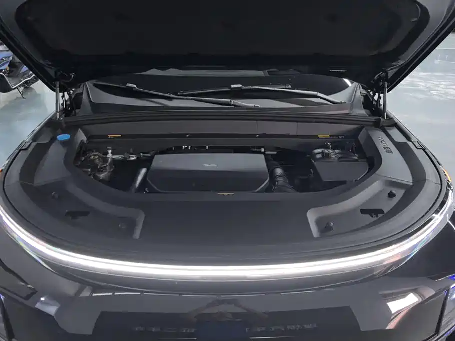 Li Auto Li L8 — миниатюра 10