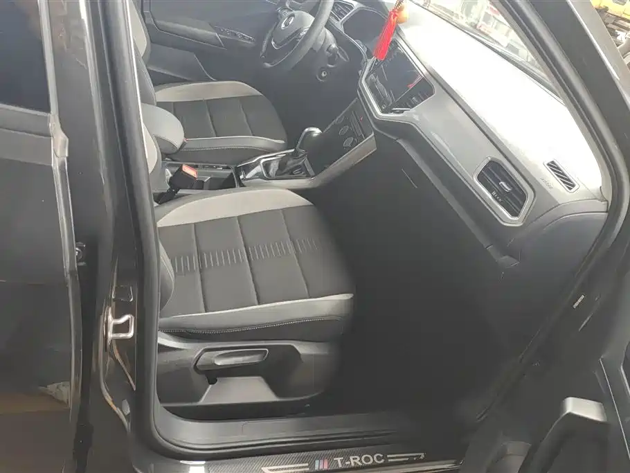 VOLKSWAGEN T ROC EXPLORING SONGS