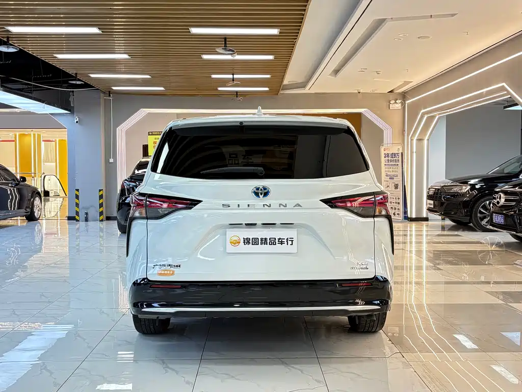 Toyota Sienna — миниатюра 4