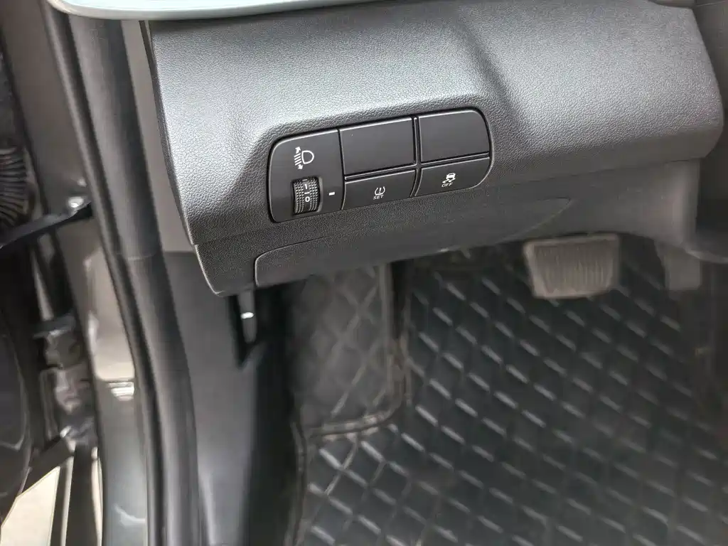 Hyundai Elantra — миниатюра 12