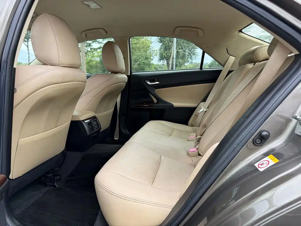 Toyota Reiz — миниатюра 6