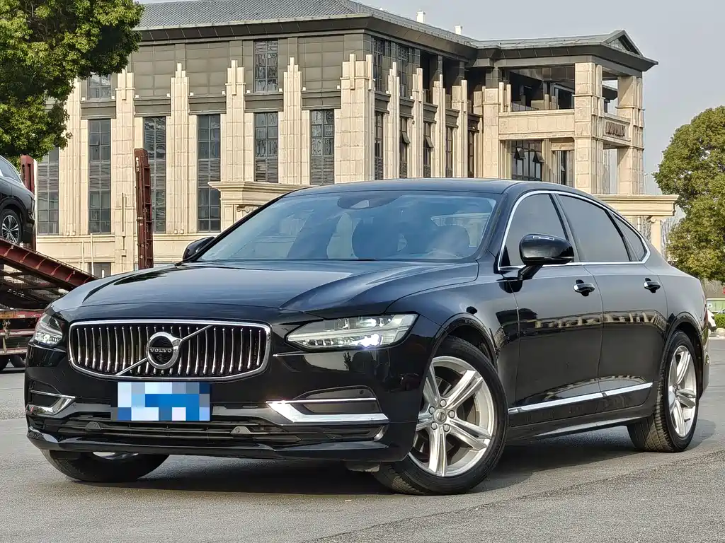 Купить Volvo S90