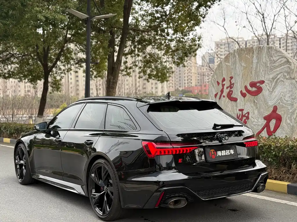 AUDI RS 6