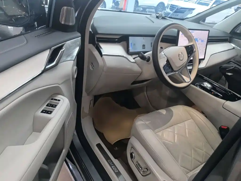 Volvo EM90 — миниатюра 16