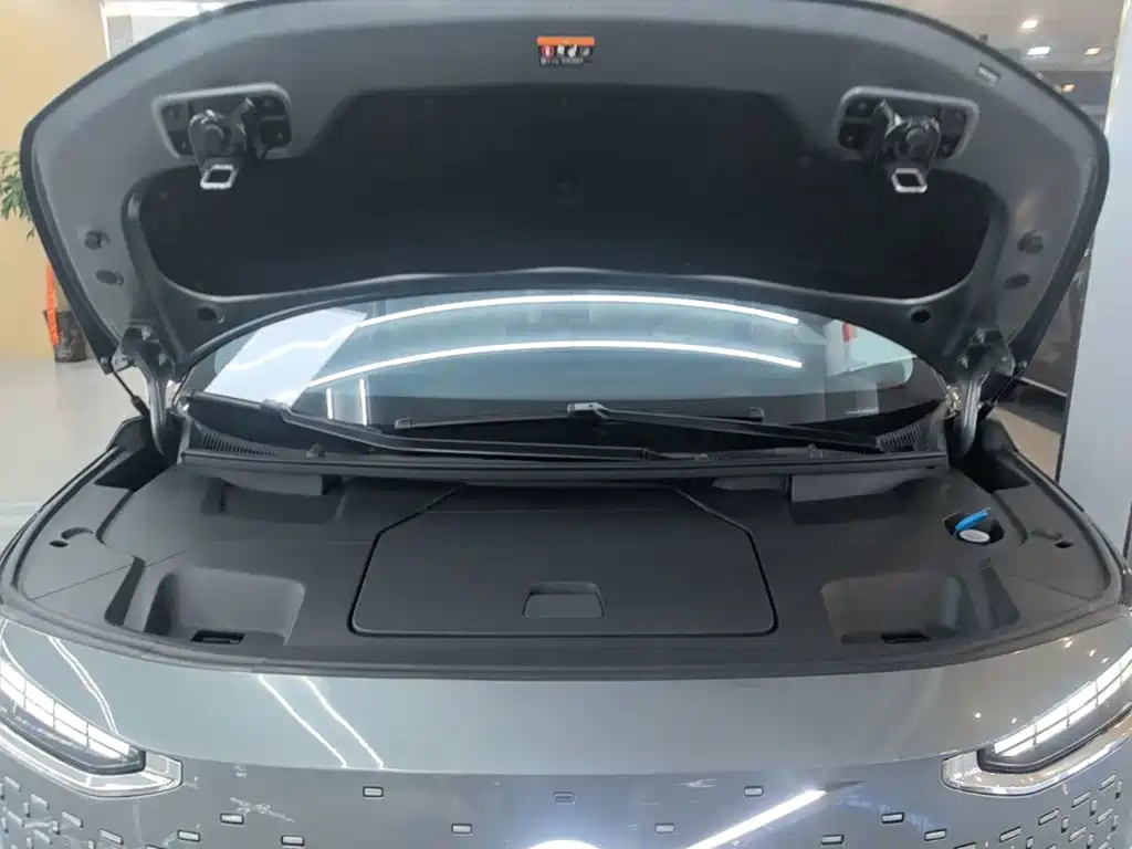 Volvo EM90 — миниатюра 20