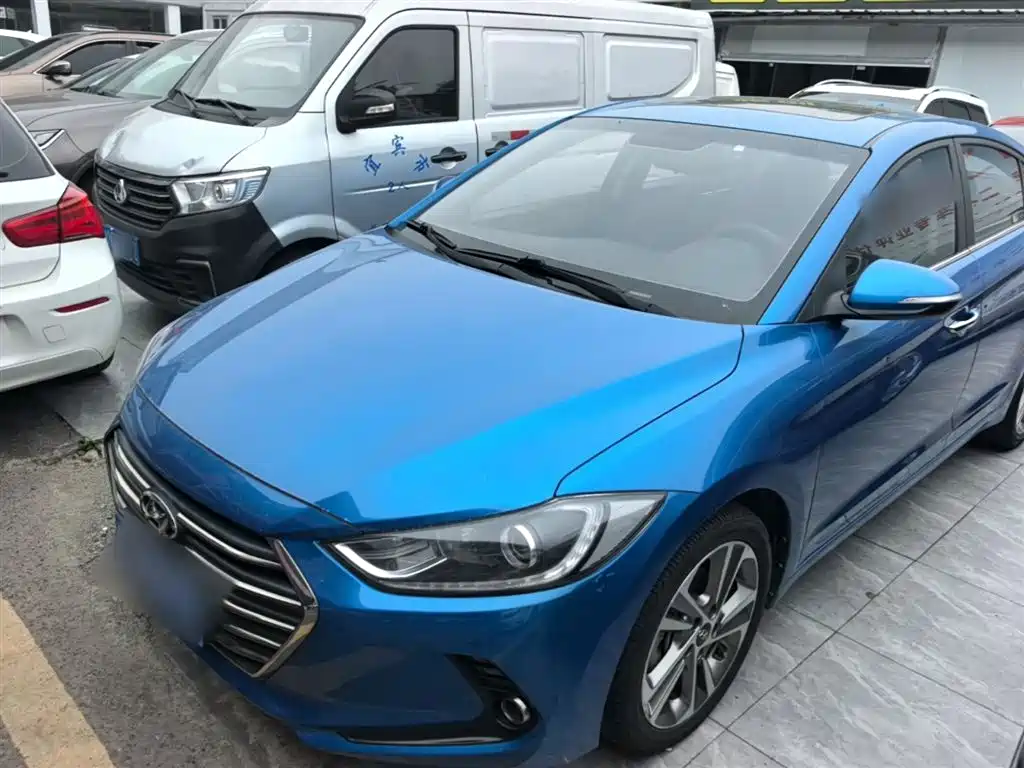 Купить Hyundai Elantra