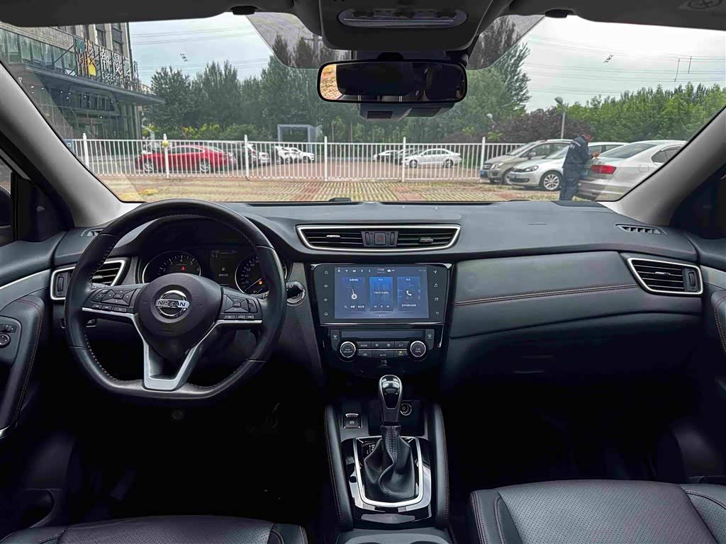 Nissan Qashqai 2.0 л 2022 г. Белый, пробег 30000 км
