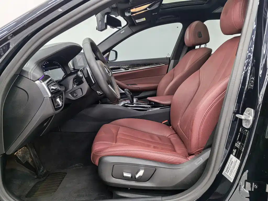 BMW 5 Series — миниатюра 10