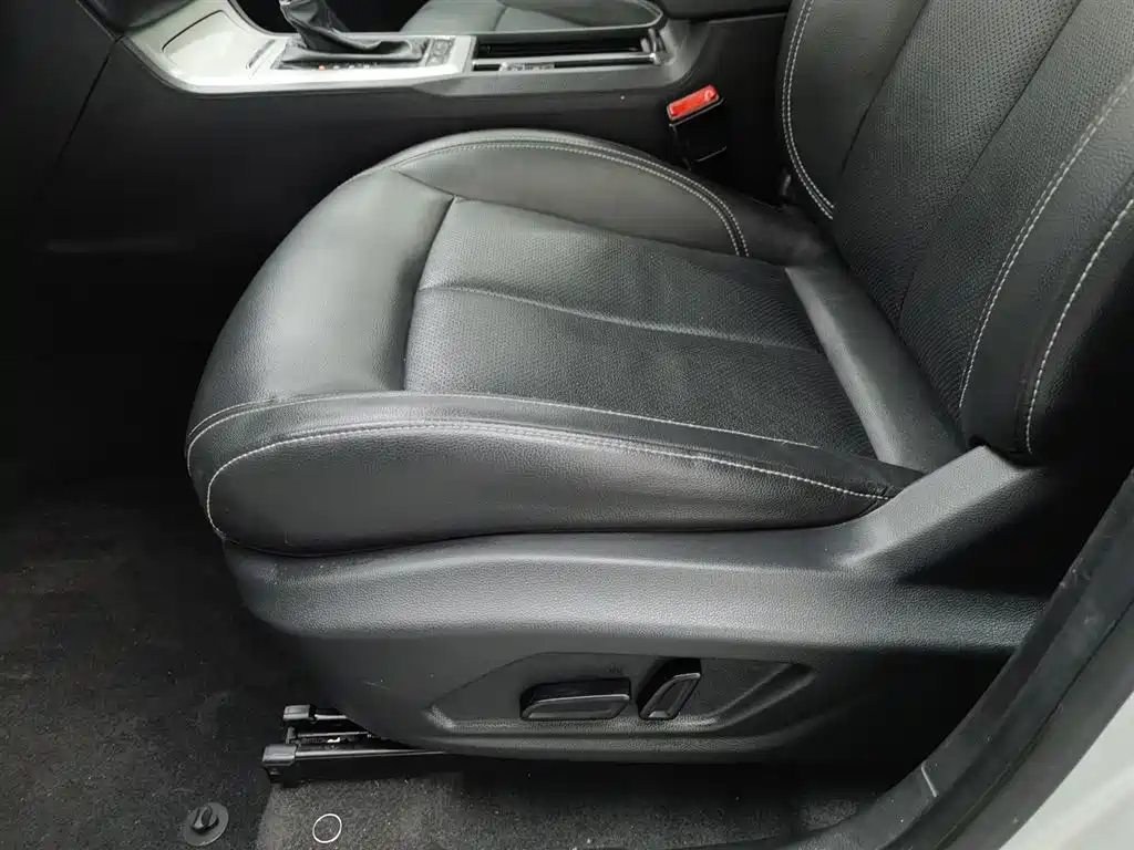 ROEWE RX5 NEW ENERGY