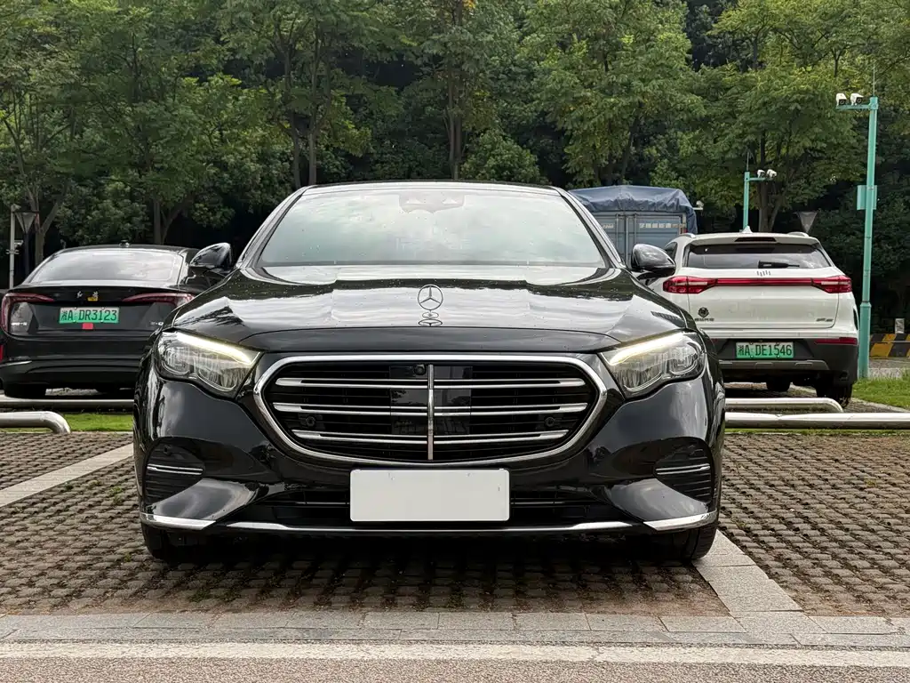 Mercedes-Benz E-Class — миниатюра 2