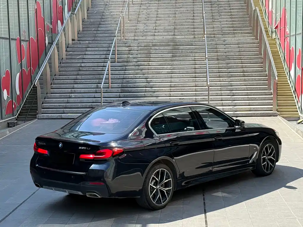BMW 5 Series — миниатюра 12