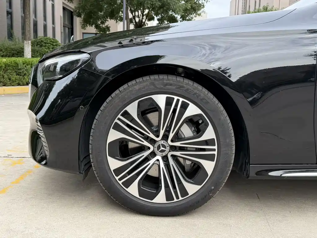 Mercedes-Benz E-Class — миниатюра 14