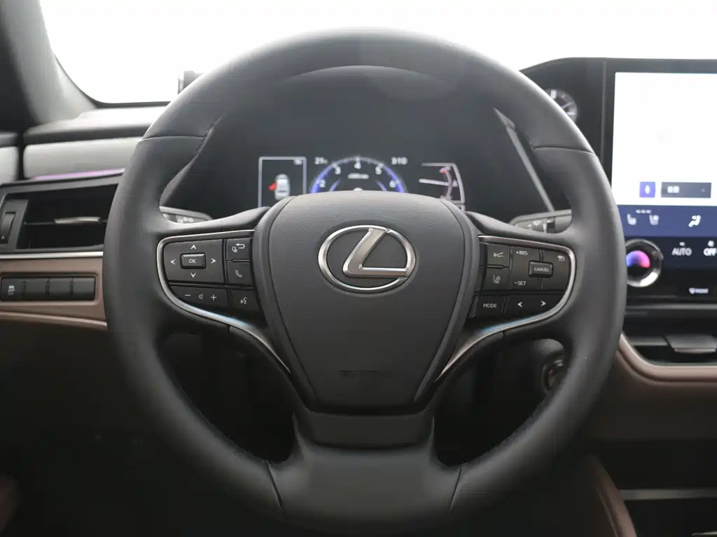 Lexus ES — миниатюра 11