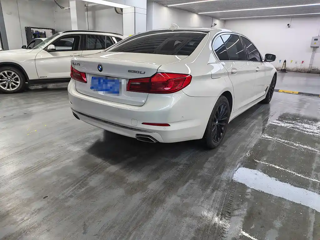 BMW 5 SERIES
