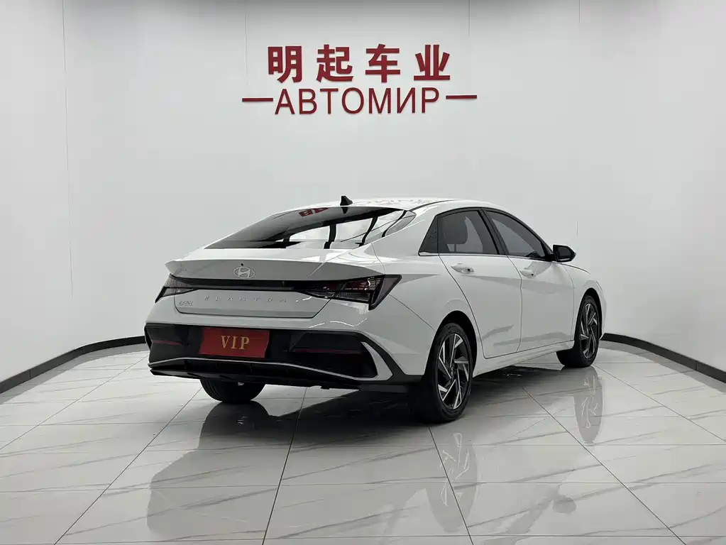 Hyundai Elantra — миниатюра 8