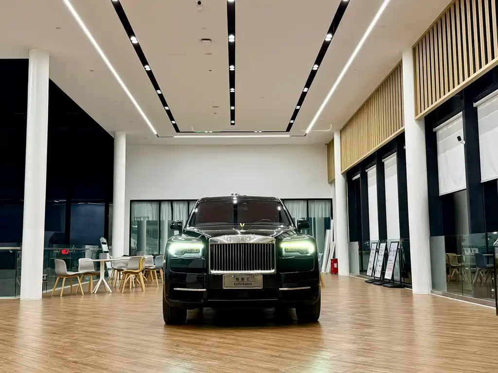 Rolls-Royce Cullinan 2024 мест