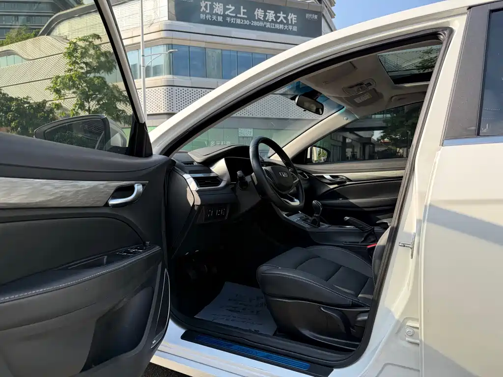 Geely Emgrand — миниатюра 11