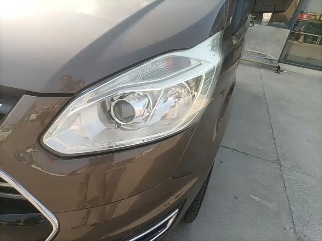 Ford Tourneo — миниатюра 24