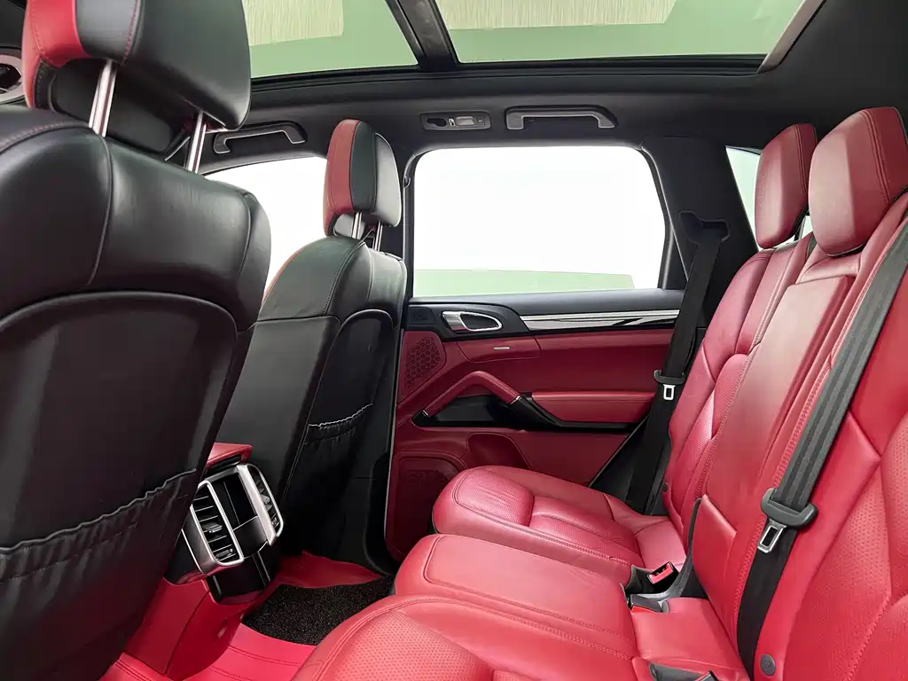 Porsche Cayenne — миниатюра 16