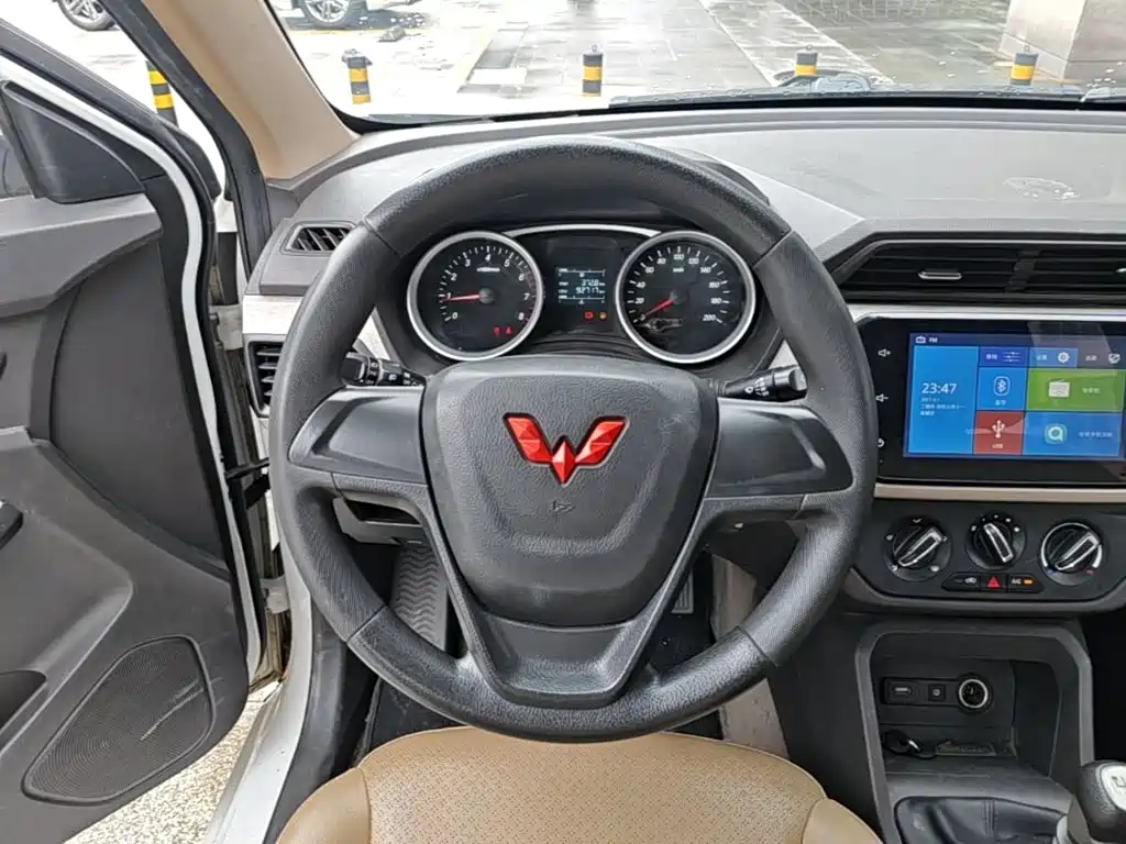 Wuling Hongguang — миниатюра 11