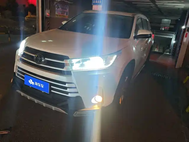 TOYOTA HIGHLANDER
