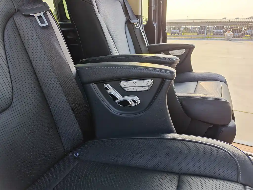 Mercedes-Benz V-Class — миниатюра 7