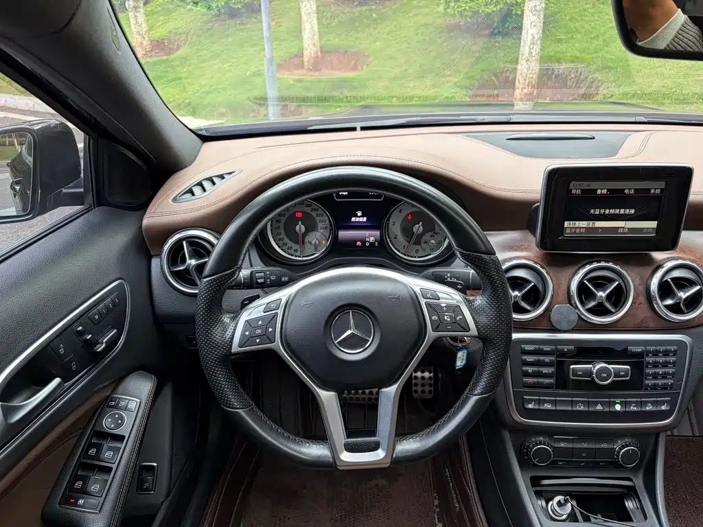 Mercedes-Benz GLA — миниатюра 12