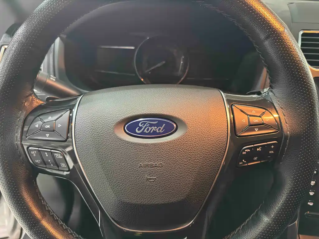Ford Explorer (Import) — миниатюра 13