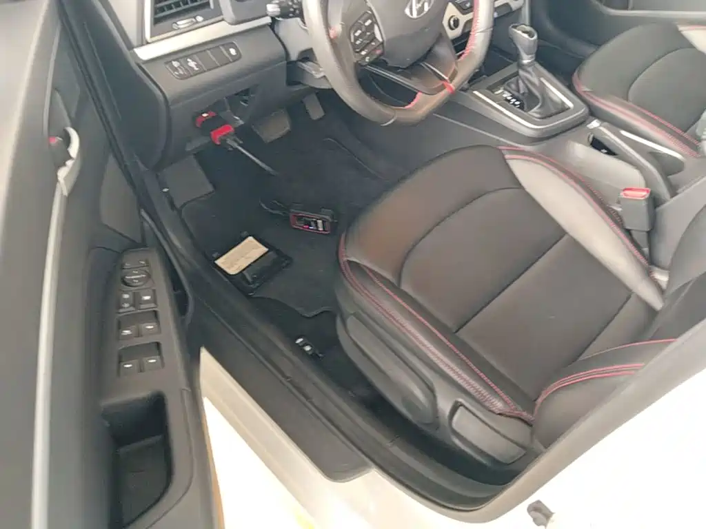 Hyundai Elantra — миниатюра 16