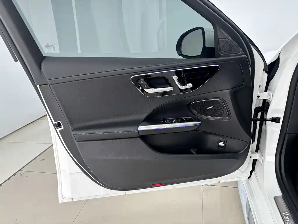 Mercedes-Benz C-Class — миниатюра 10