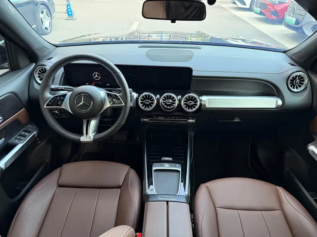 Mercedes-Benz GLB — миниатюра 18