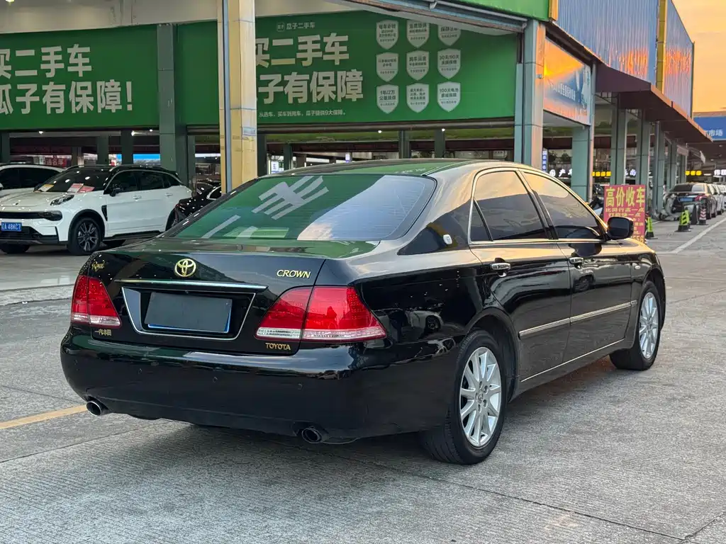 Toyota Crown — миниатюра 8
