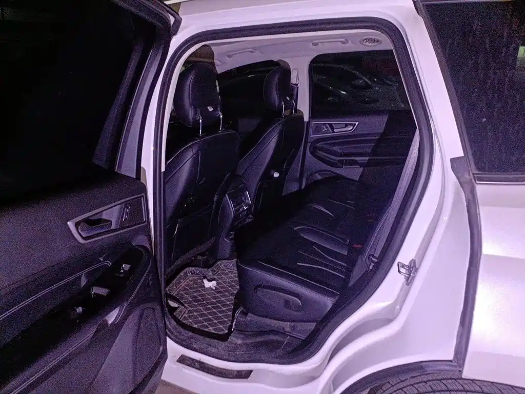 Ford Edge — миниатюра 15