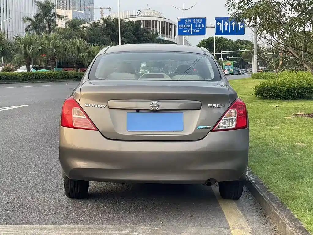 Nissan Sunny — миниатюра 5