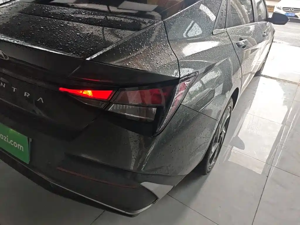 Hyundai Elantra — миниатюра 8