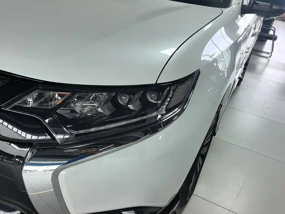 Mitsubishi Outlander — миниатюра 5