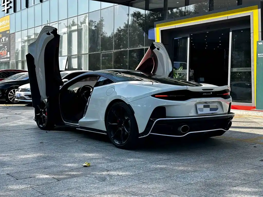 McLaren GT — миниатюра 10