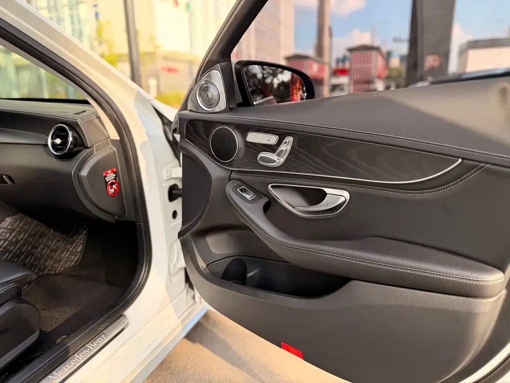Mercedes-Benz C-Class — миниатюра 23