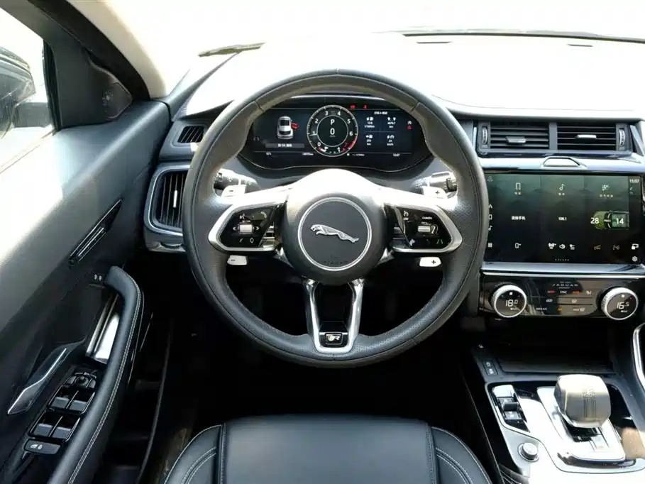 Jaguar E-PACE — миниатюра 12