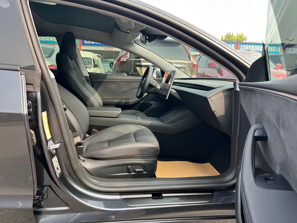 Tesla Model 3 — миниатюра 24