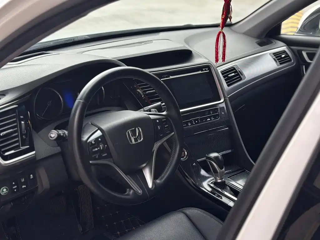 Honda Spirior 2.4L Premium Shine Edition, фото 6